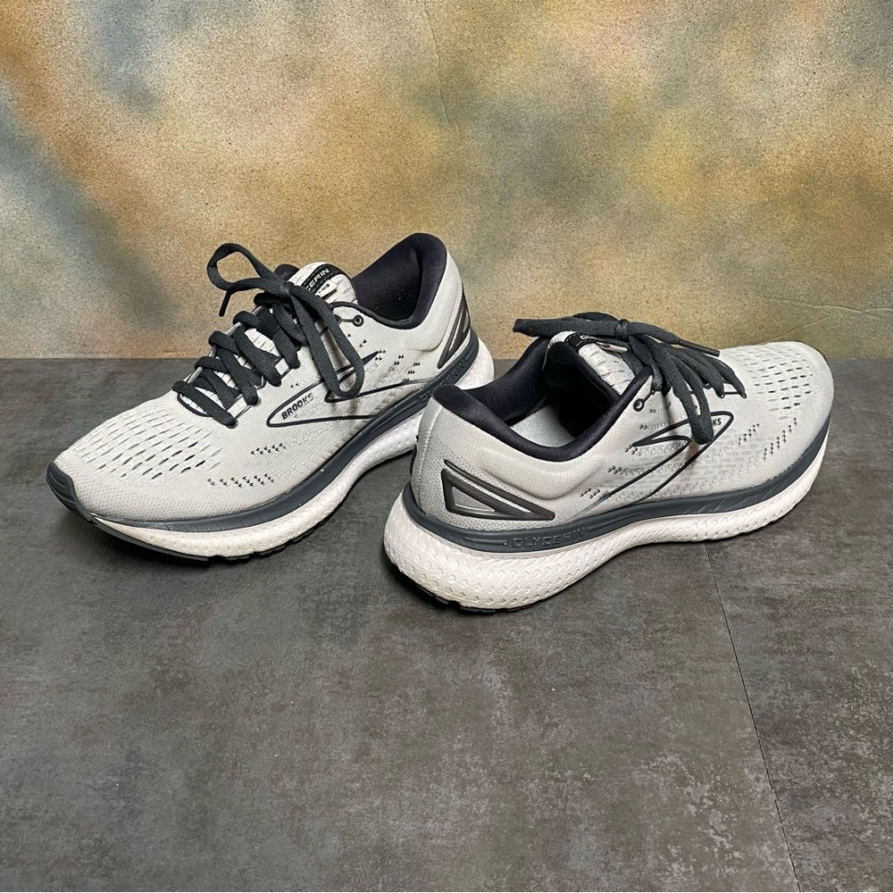 Brooks Women's Running Shoes in Light Gray and Black - Picture 7 of 16